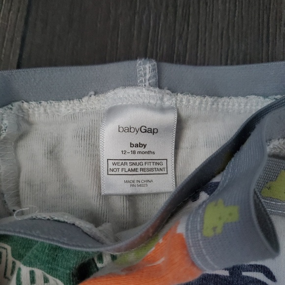 *SOLD*Free With Purchase* 12-18M GAP Pajamas - Picture 2 of 3